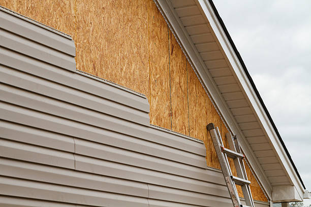 Professional Siding Replacement technician working in Independence, OR